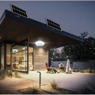 свет на крыльце